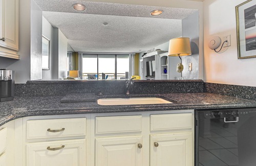 Briarcliffe Acres Condominio | Ocean View & Pool Access: Condo in Myrtle Beach