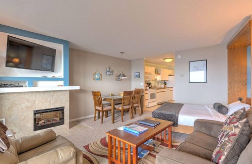 Otter Rock Apartamento | Ocean-View Queen Studio with Private Balcony