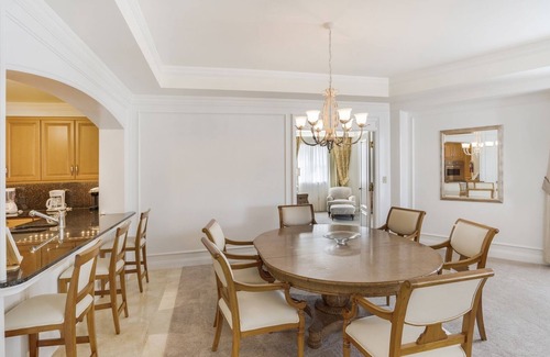 Seven Mile Beach Condominio | Ocean View Residence 301 Located at The Ritz-carlton by Redawning
