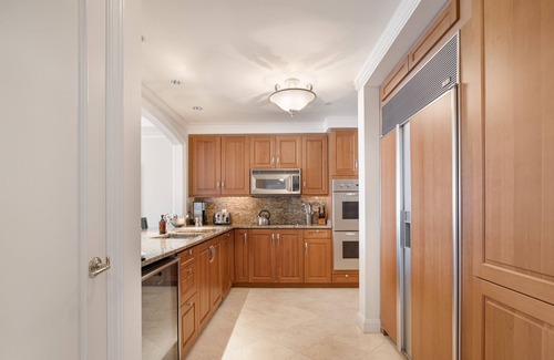 Seven Mile Beach Condominio | Ocean View Residence 708 Located at The Ritz-carlton by Redawning