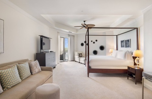 Seven Mile Beach Condominio | Ocean View Residence 708 Located at The Ritz-carlton by Redawning