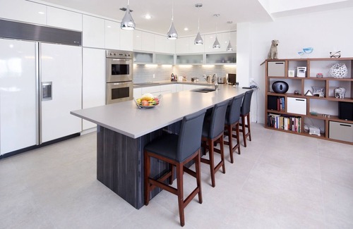 Seven Mile Beach Condominio | Ocean View Residence 501 Located at The Ritz-carlton by Redawning