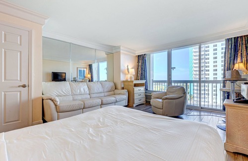 Ortona Park Hotel | Ocean-view resort room with fitness center, beach access, AC, & high-speed WiFi