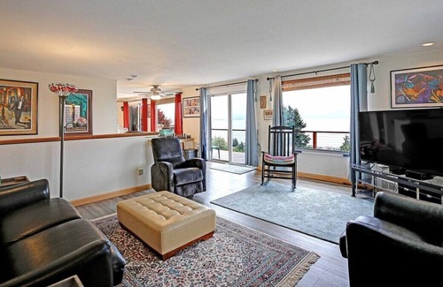 Camano Island Casa | Ocean View Retreat | Private Beach Access