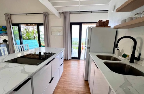 Guayabos Chalet De Esquí | Ocean view romantic getaway chalet