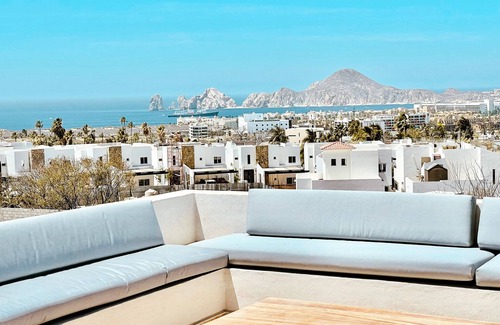 El Tezal Casa | Ocean-View Rooftop Oasis- Pool, Hot Tub, Fire Pits, 5 minutes to beach & DT Cabo