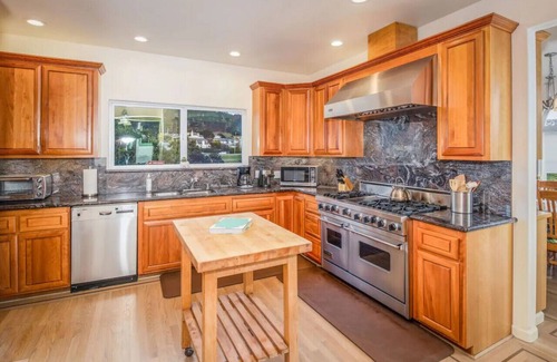 El Granada Casa | Ocean View & Steps to Beach - Miramar Home - Roof Deck, Coastal Trail, Restaurants, Activities