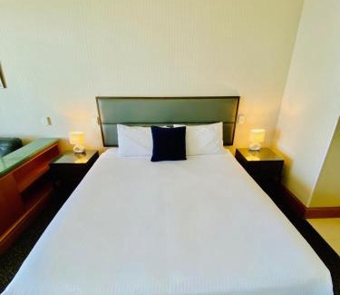 Surfers Paradise Hotel | Ocean View Studio Apartment Surfers Paradise - Free Parking