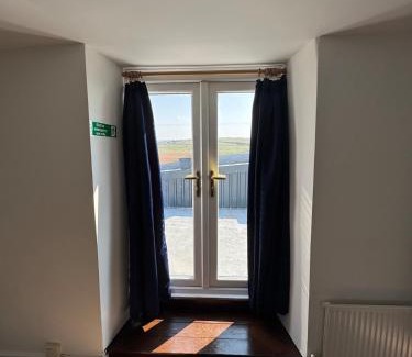 Penycwm Apartamento | Ocean View Studio - Newgale Beach Front Location