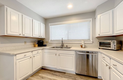 Sea Dunes Casa | Ocean view townhome overlooking pool - Car Free Beach - Sea Dune Green Turtle C-10