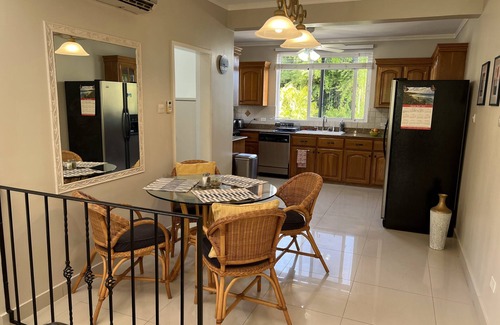 Prospect Casa | Ocean view townhome in Fitts Village