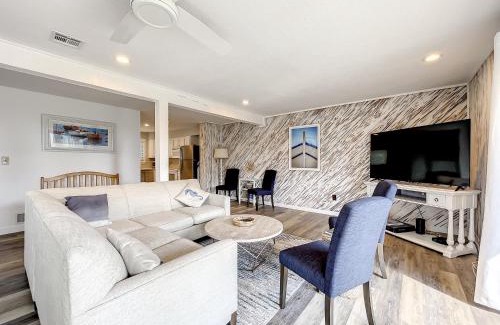 Sea Dunes Casa | Ocean view townhome overlooking pool - Car Free Beach - Sea Dune Green Turtle C-10