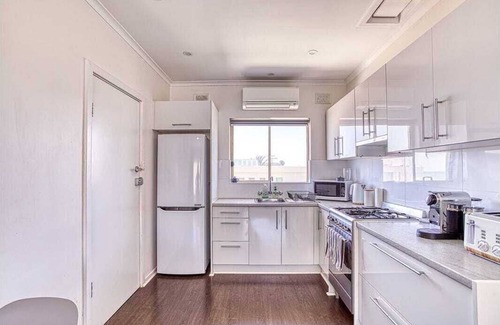 Glenelg North Apartamento | ocean view two bedroom entire apartment