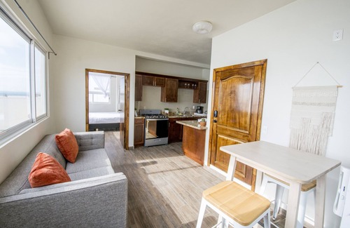 Costa Apartamento | Ocean-VIEW Two Story Condo on the beach