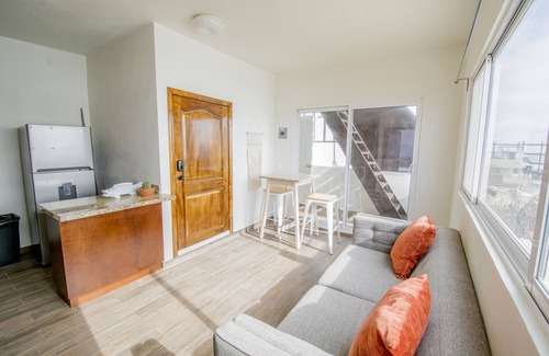 Costa Apartamento | Ocean-VIEW Two Story Condo on the beach