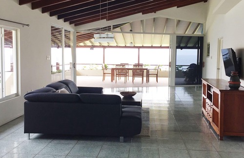 Bisento Casa | Villa con vista al mar en una comunidad cerrada y tranquila junto a la playa de Cas Abao.