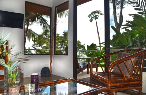 Dominical Villa | Villa Las Olas: piscina privada, cubierta flotante enorme, puestas de sol directas al mar.