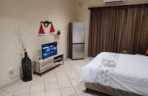 Port Edward Apartamento | Ocean View Villas F10