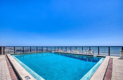 New Smyrna Beach Apartamento | Ocean View with a beachfront pool at Ocean Trillium Condo ~ 402