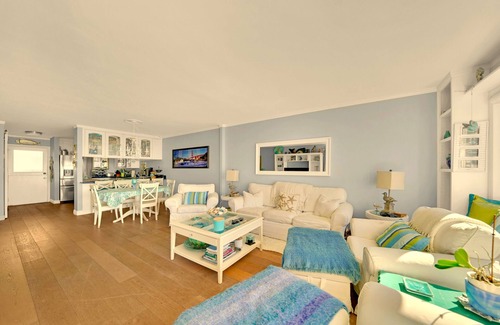 Laguna Beach Condominio | Ocean Views! 2 Bedroom Beauty - Walk to Beach! - Moss Street Vistas!