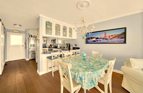 Laguna Beach Condominio | Ocean Views! 2 Bedroom Beauty - Walk to Beach! - Moss Street Vistas!