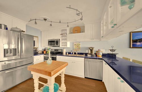 Laguna Beach Condominio | Ocean Views! 2 Bedroom Beauty - Walk to Beach! - Moss Street Vistas!