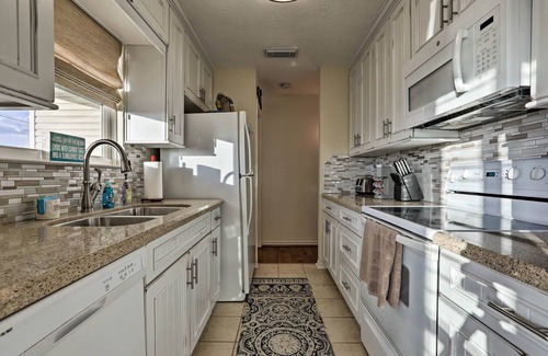 Isla Del Sol Casa | ¡NUEVO! Galveston Beach House w / Ocean Views + 2 Decks!