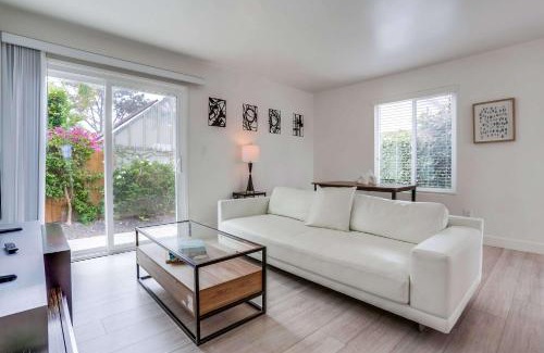 Village of La Jolla Casa | ocean views 3 blocks to beach AC downstairs