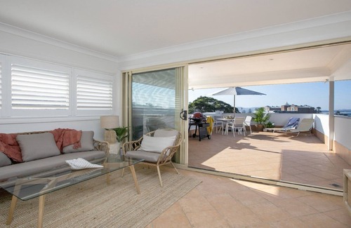 Terrigal Casa | Ocean views and an easy walk to Terrigal, beach, boutique shops and eateries