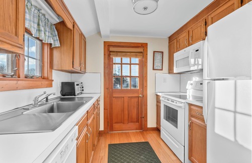 Barnstable Casa | Ocean Views and Private Beach. The Ultimate Cape Cod getaway!