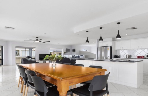 Seaford Casa | Ocean Views and Vineyards By Wine Coast Holiday Rentals