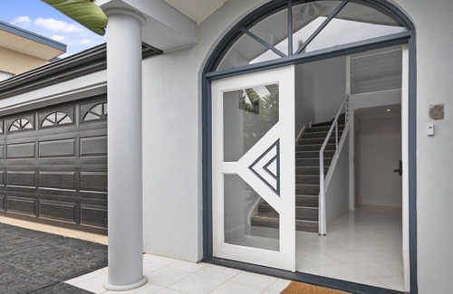 Seaford Casa | Ocean Views and Vineyards By Wine Coast Holiday Rentals
