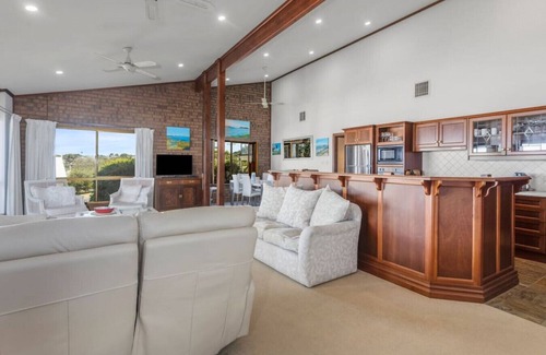McCracken Casa | Ocean Views from The Crescent