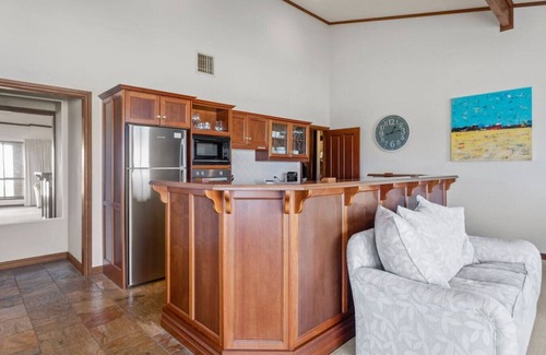 McCracken Casa | Ocean Views from The Crescent