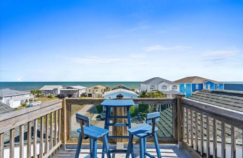 Ocean Isle Beach Casa | Ocean Views I Sleeps 12 I Walk to Beach I Pool