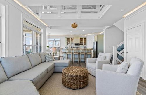 Ocean Isle Beach Casa | Ocean Views I Sleeps 12 I Walk to Beach I Pool