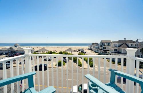 Hampton Apartamento | Ocean Views Newly Renovated Private Balcony
