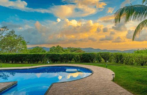Ciudad Cortés Casa | Ocean Views-private-pool-easy Access-ojochal-gate