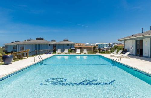Port Aransas Casa | Ocean Views - Sleeps 6 Resort Pool