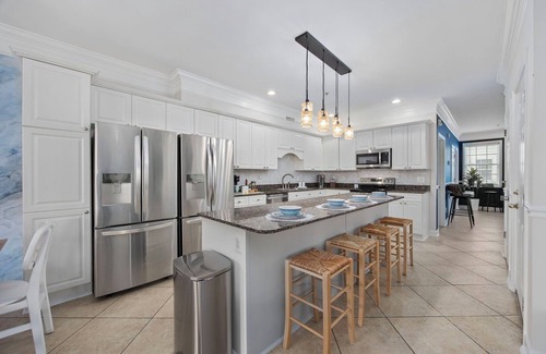 Ash Casa | 4th of July Fireworks Views/Steps to Beach+Pier/Sleeps 20/Ocean Views/Pool/Lux