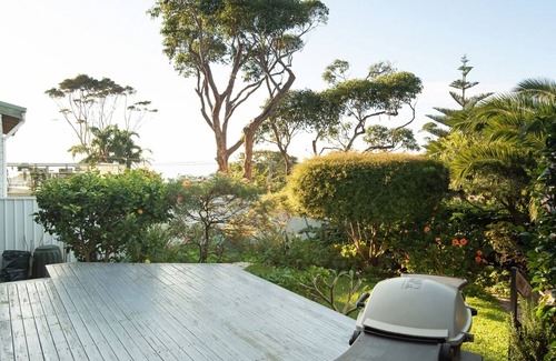 Malua Bay Casa | Ocean Views Walk to Malua Beach EV & Pet Friendly
