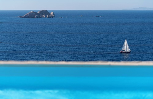 Nea Cryssi Akti Apartamento | Ocean Villa - Res. II: 180-degree peaceful views of the Aegean Sea & Sunset!
