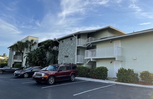 Fort Pierce Condominio | Resort style beachfront community. Golf, 4 Heated pools, tennis and much more.