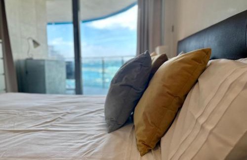 Gibraltar Apartamento | Ocean Village Resort - Parking, Central, Marina Views, Pools, Jacuzzi