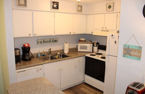 Demere Park Condominio | Ocean Walk 1Bd/1Ba Condo Close to the Village Pier Area