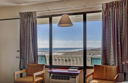 Wilmington Beach Hotel | Oceaneer Motel