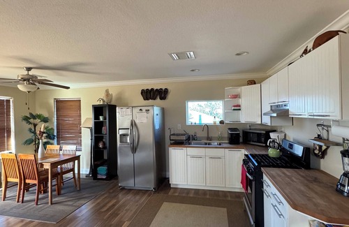 West End Apartamento | Oceanfront 1-bdr 1-bath "Coconut Palm Suite" 100 ft from the Ocean with a Pool!