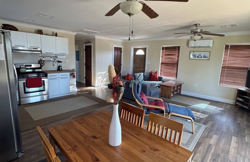 West End Apartamento | Oceanfront 1-bdr 1-bath "Coconut Palm Suite" 100 ft from the Ocean with a Pool!