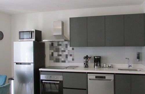 Oranjestad Condominio | Oceanfront 1-BDR Condo: King-Bed|Pool|Full-Kitchen|Sofa-Bed|Mini-Beach|Dock