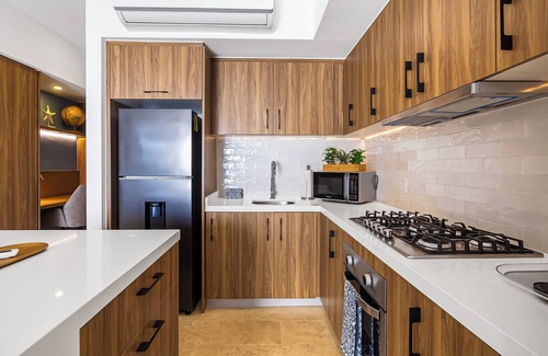 Las Glorias Apartamento | Oceanfront 1BR with Balcony & Pool